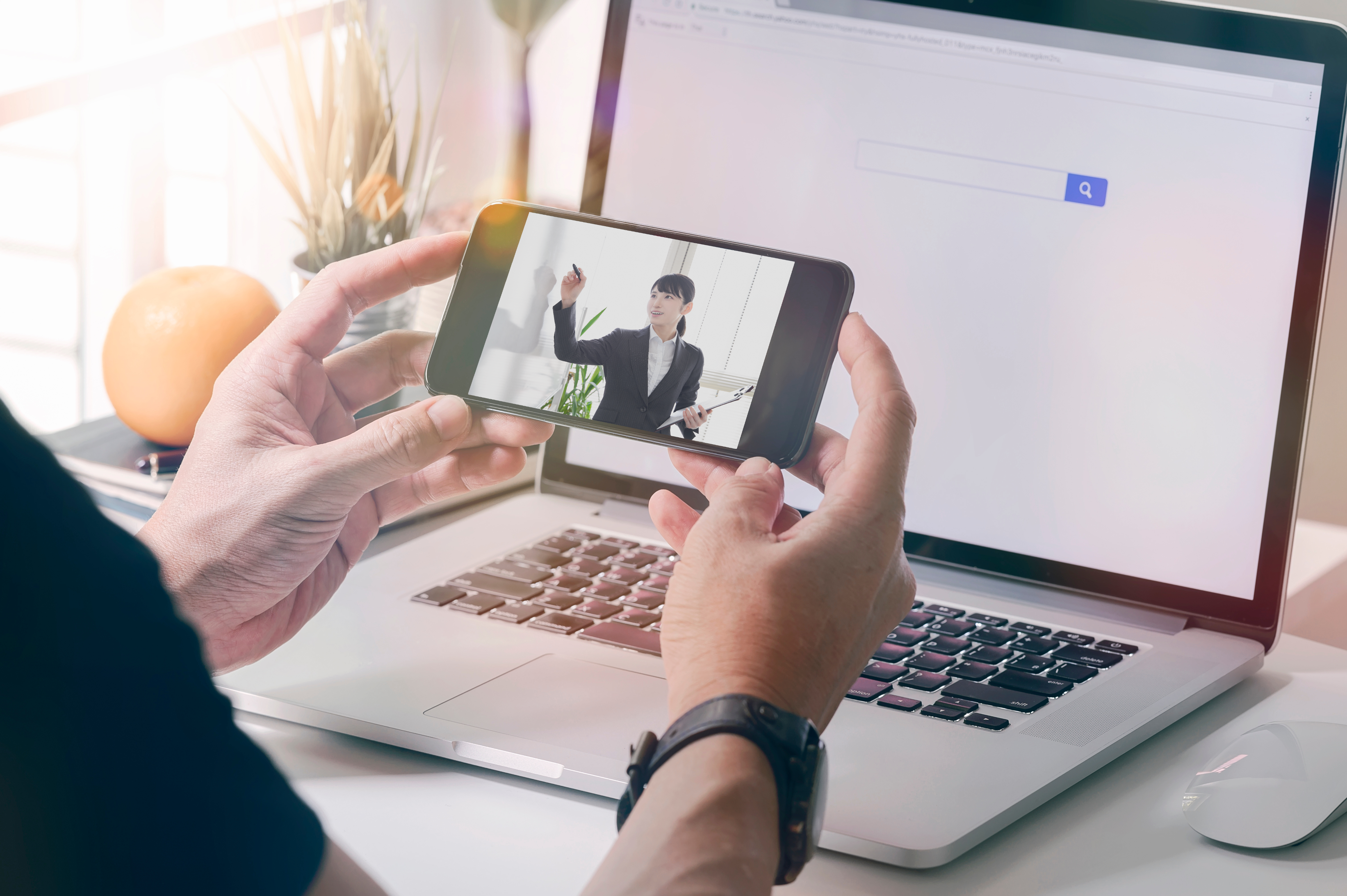 動画視聴のイラスト